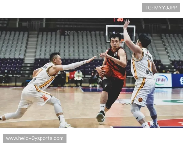 新赛季焦点之战激烈上演豪强对决引发球迷热议与关注持续升温