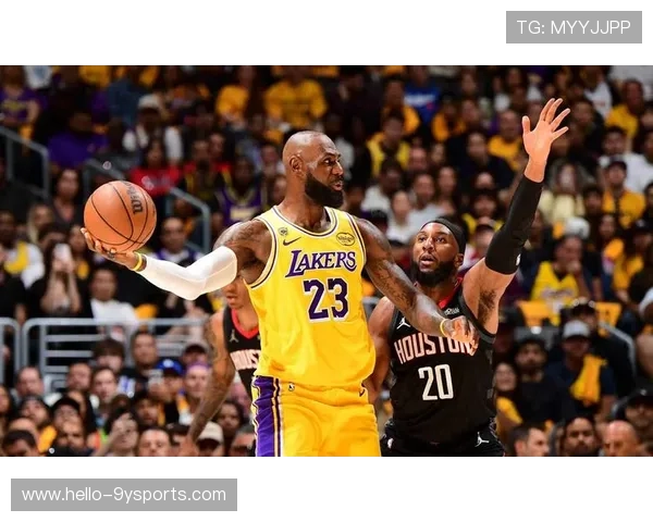 湖人逆转勇士险胜，詹姆斯连续得分引领球队冲击季后赛